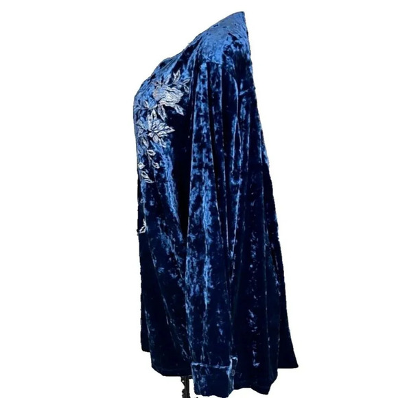 Roaman's +26/28 Blue Crushed Velvet Floral Embroidered Button Long Sleeve Shirt - Picture 5 of 6